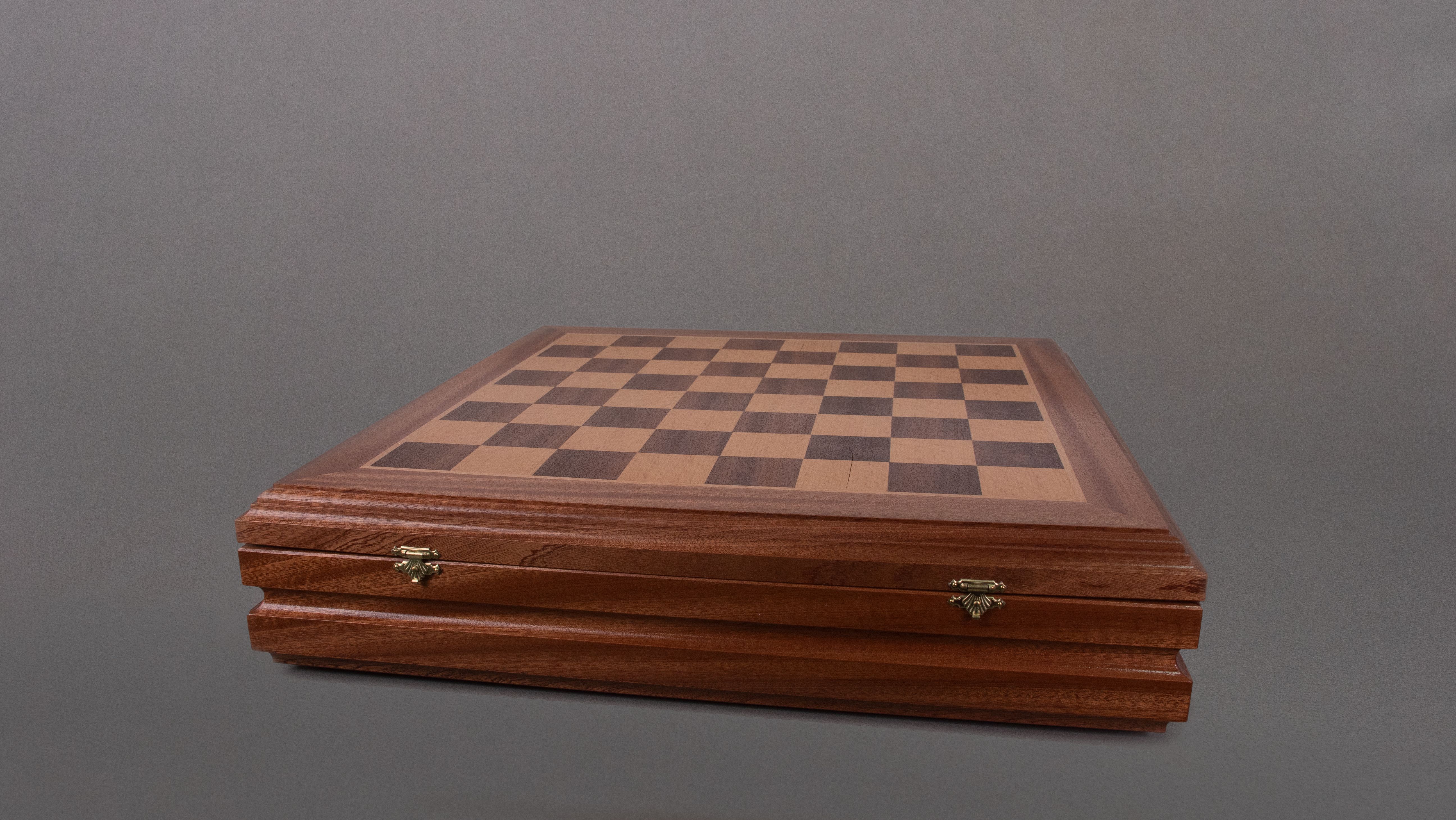Шахматная-доска-шкатулка